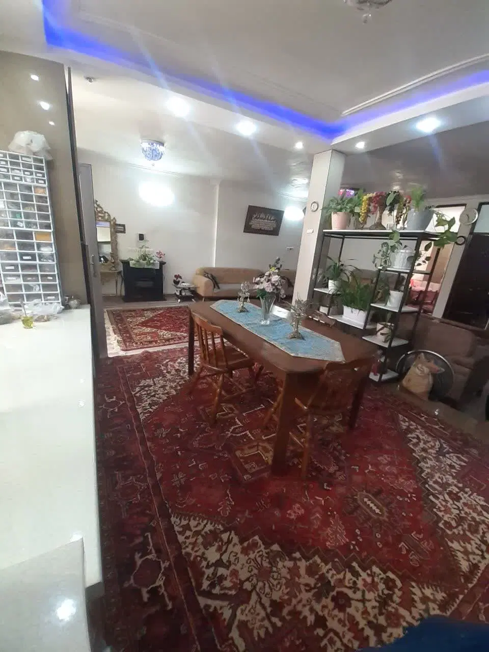 یک واحد منزل مسکونی واقع در اول فردوسی
