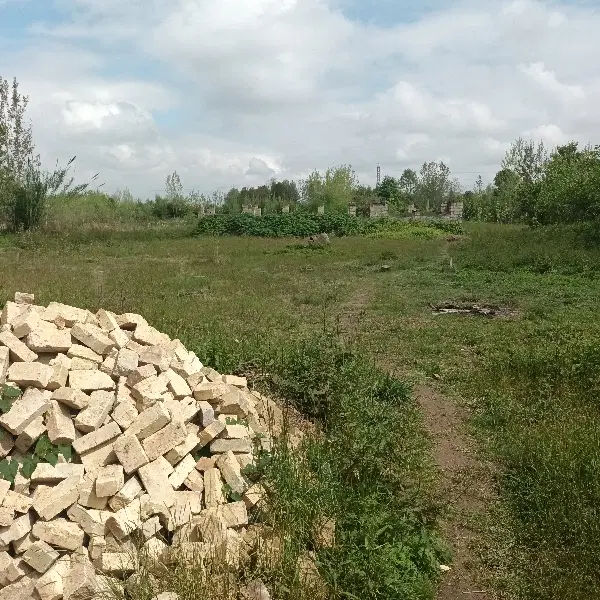زمین به متراژ هزار متر ۷۵۰متر کاربری ساخت