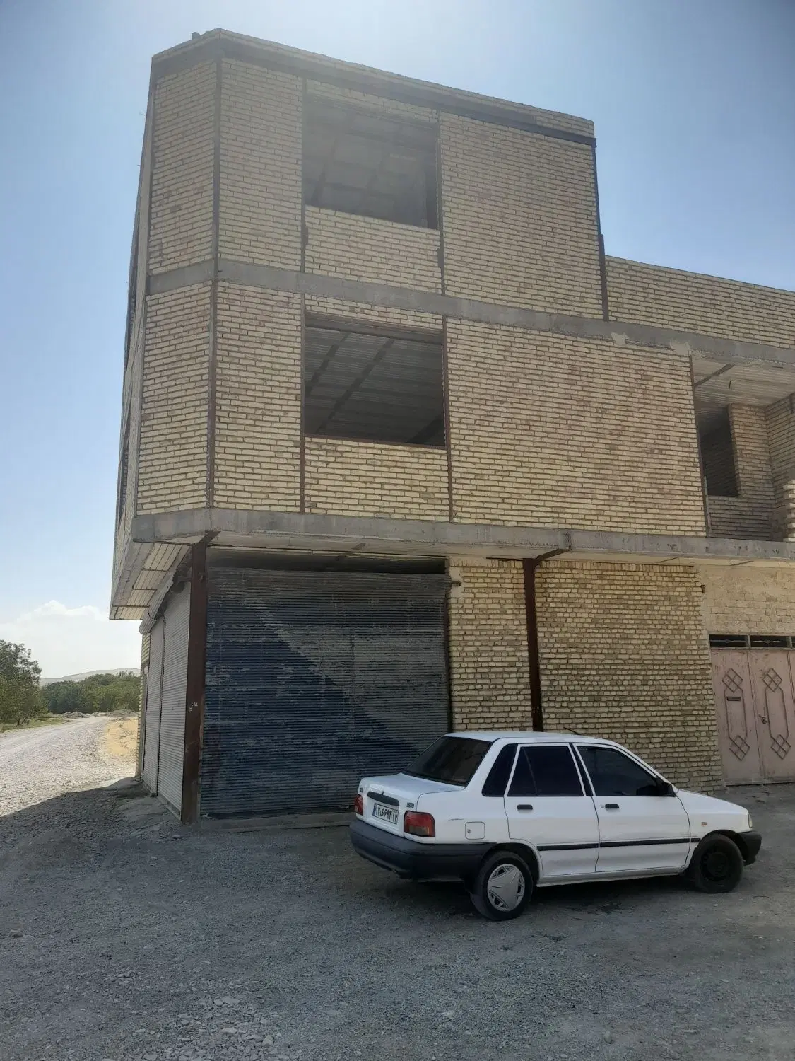 ساختمان نیمه کاره در وزیر آباد
