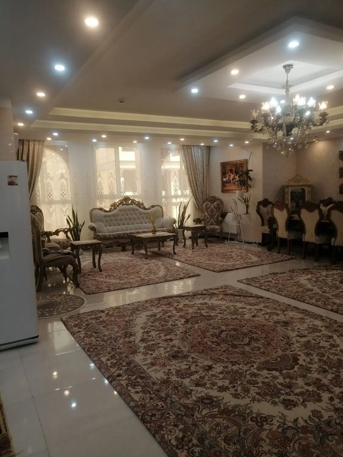 واحد 145 متری برج ظفر رو به نما
