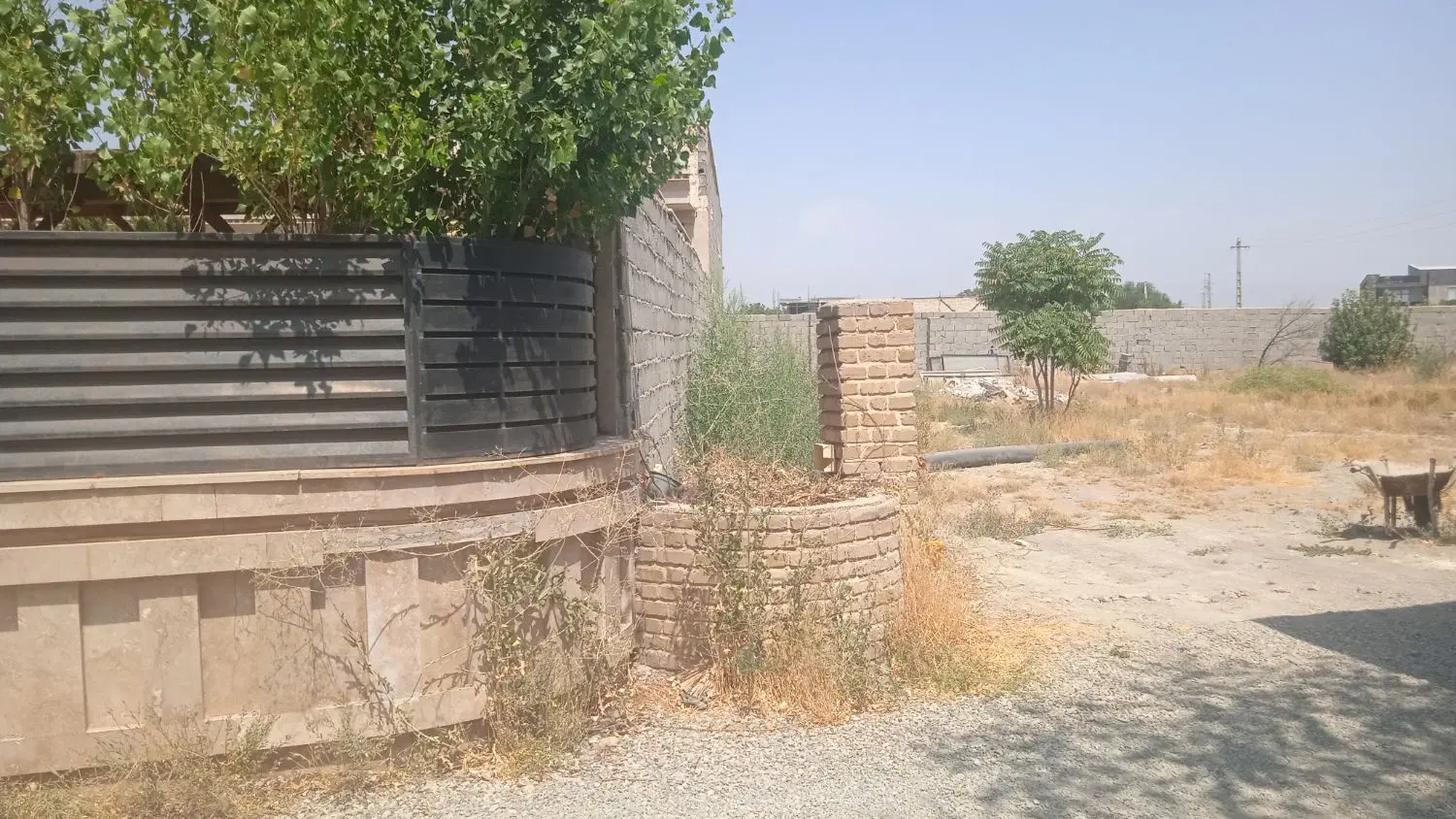زمین باغ