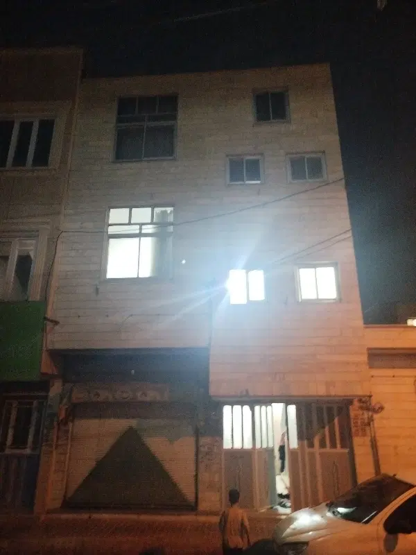 ویلایی کلنگی به استثنا یک مغازه تجاری پشت بحر
