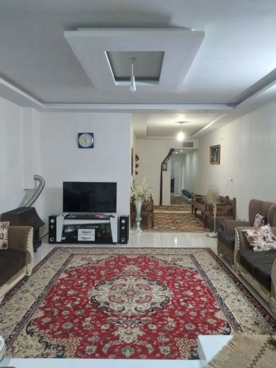 اپارتمان طبقه سوم رو پیلوت پارکینگ اسانسور