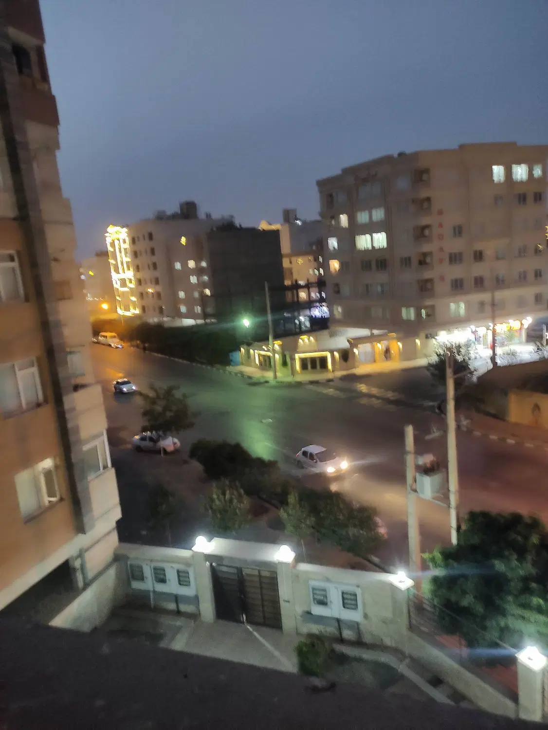 مغازه در حاشیه عطاران