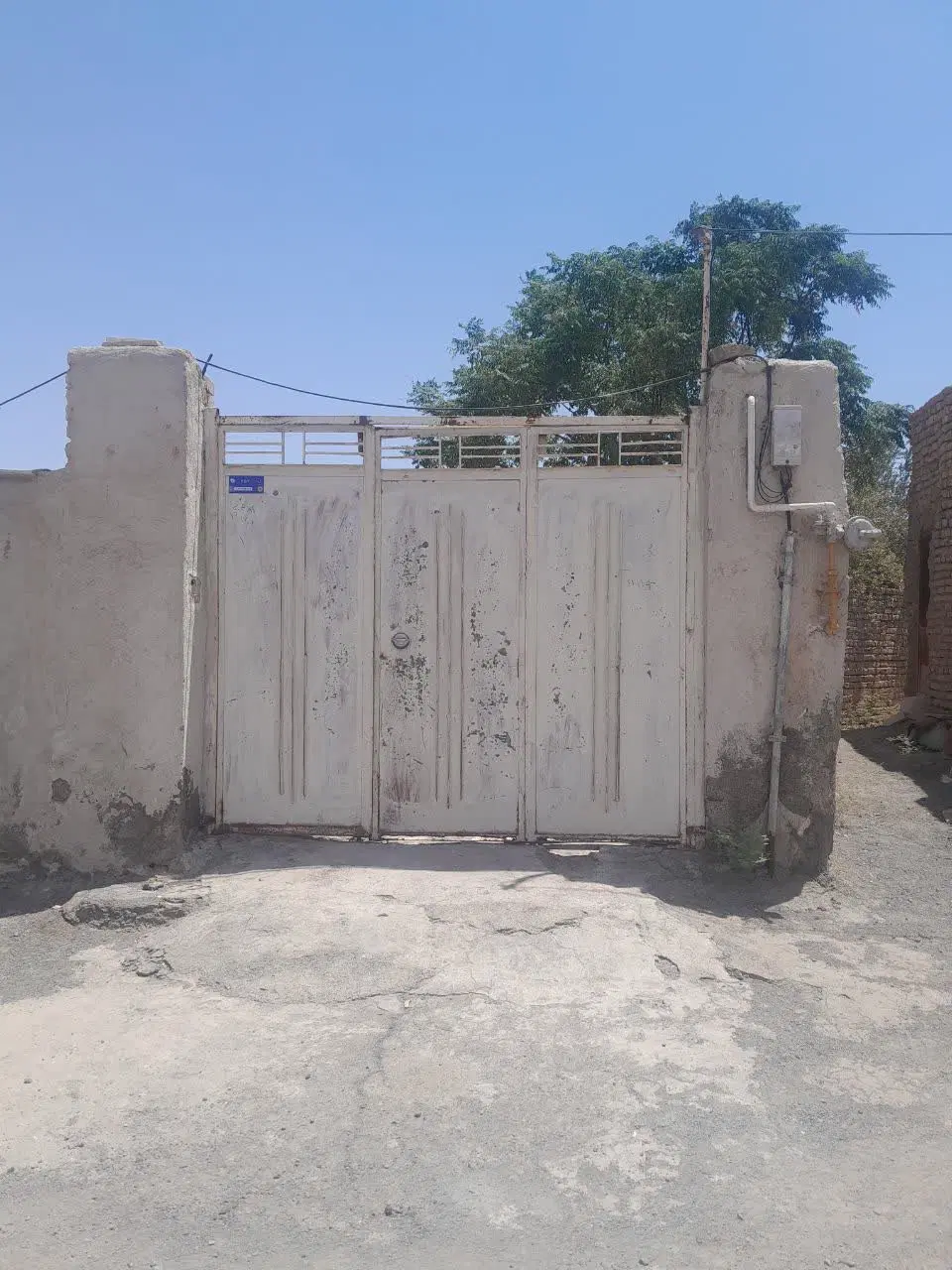 خانه دارای باغچه و حیاط بزرگ در سن سن