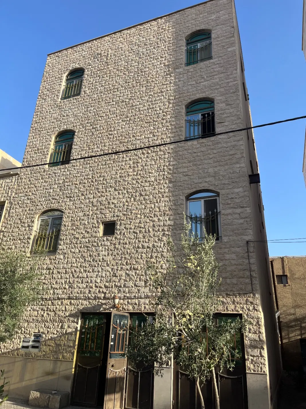 فروش یک واحد مسکونی