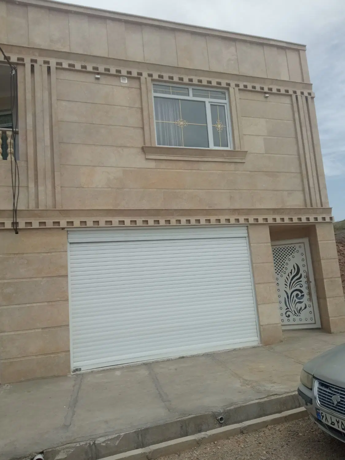 خانه به همراه مغازه تجاری