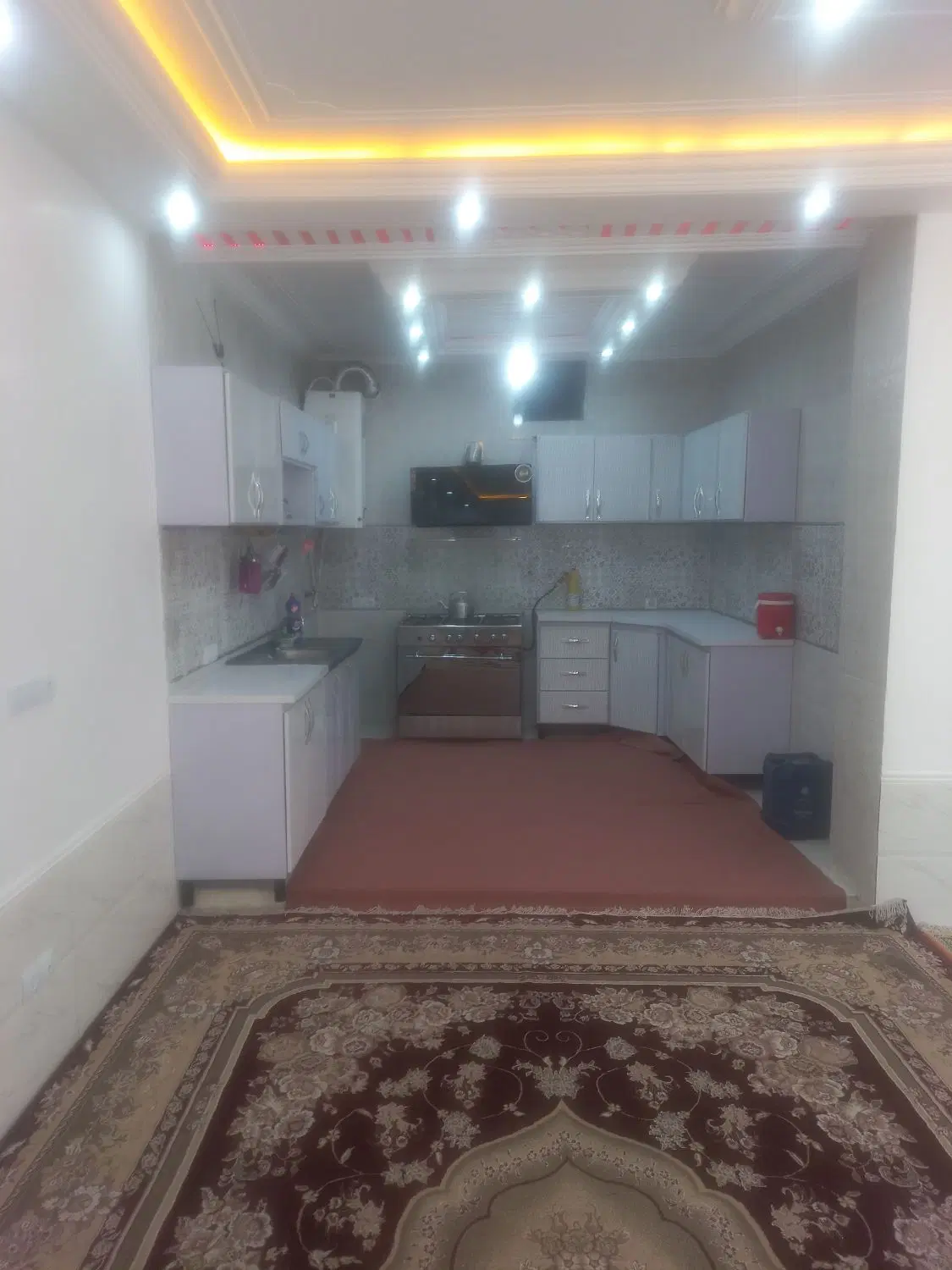 خانه درب حیاط ۱۱۰متری واقع در سلطان آباد شیراز