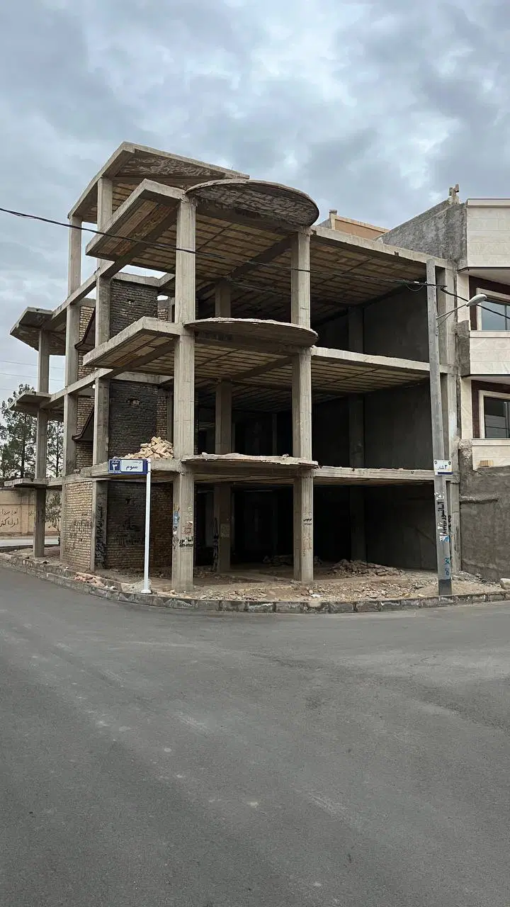 خانه نیمه ساز
