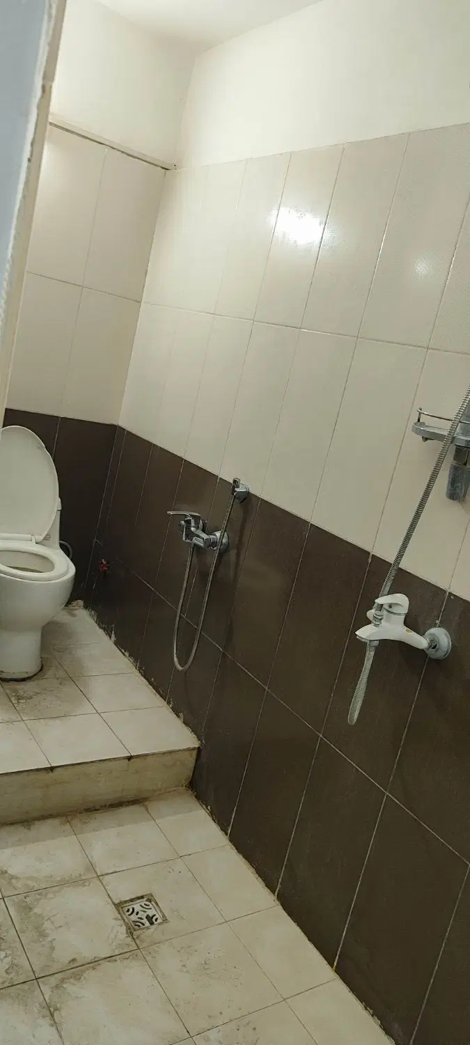 ویلایی ۲۲۰ متری حاشیه خیابان ۲۰ متری