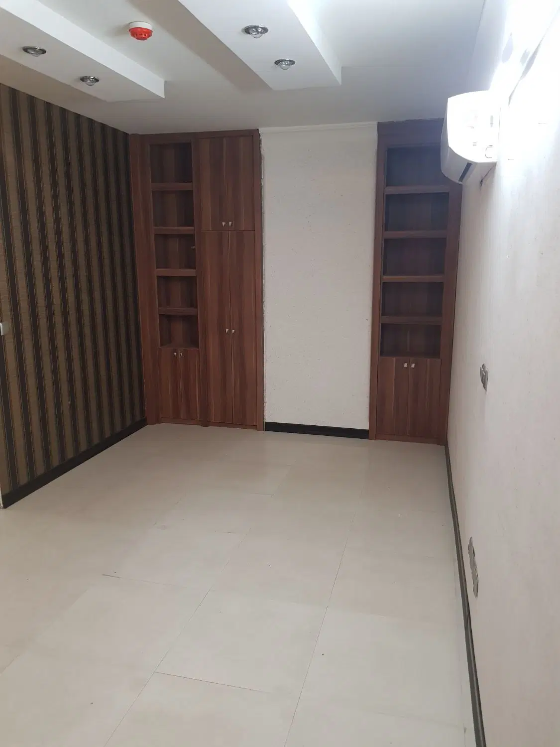 دفتر کار بر اشراق شمالی