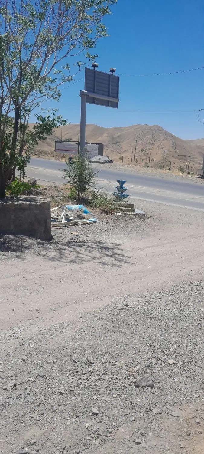 یک قطعه زمین به مساحت ۱۰۰متر