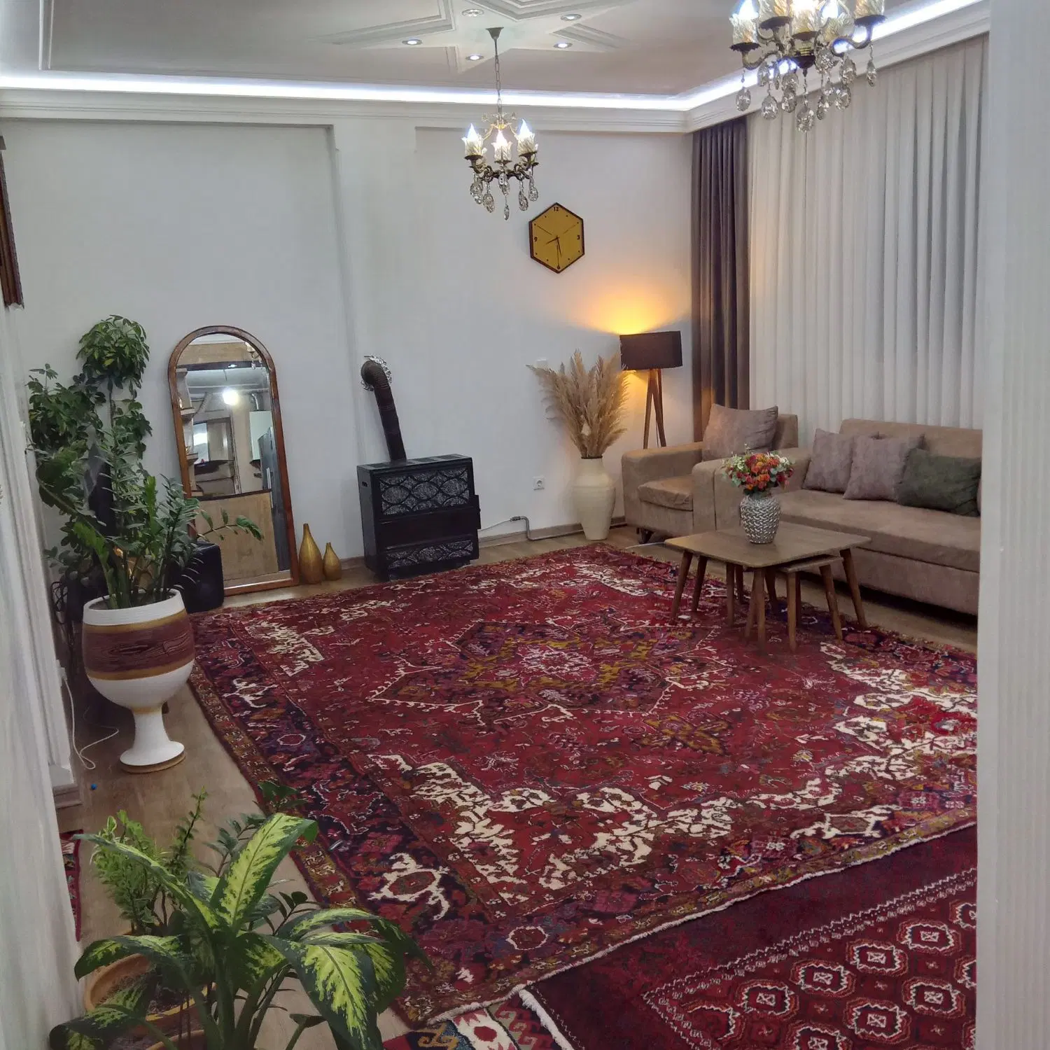 واحد۸۰متری دوخوابه تک واحدی دارای اسانسوراختصاصی