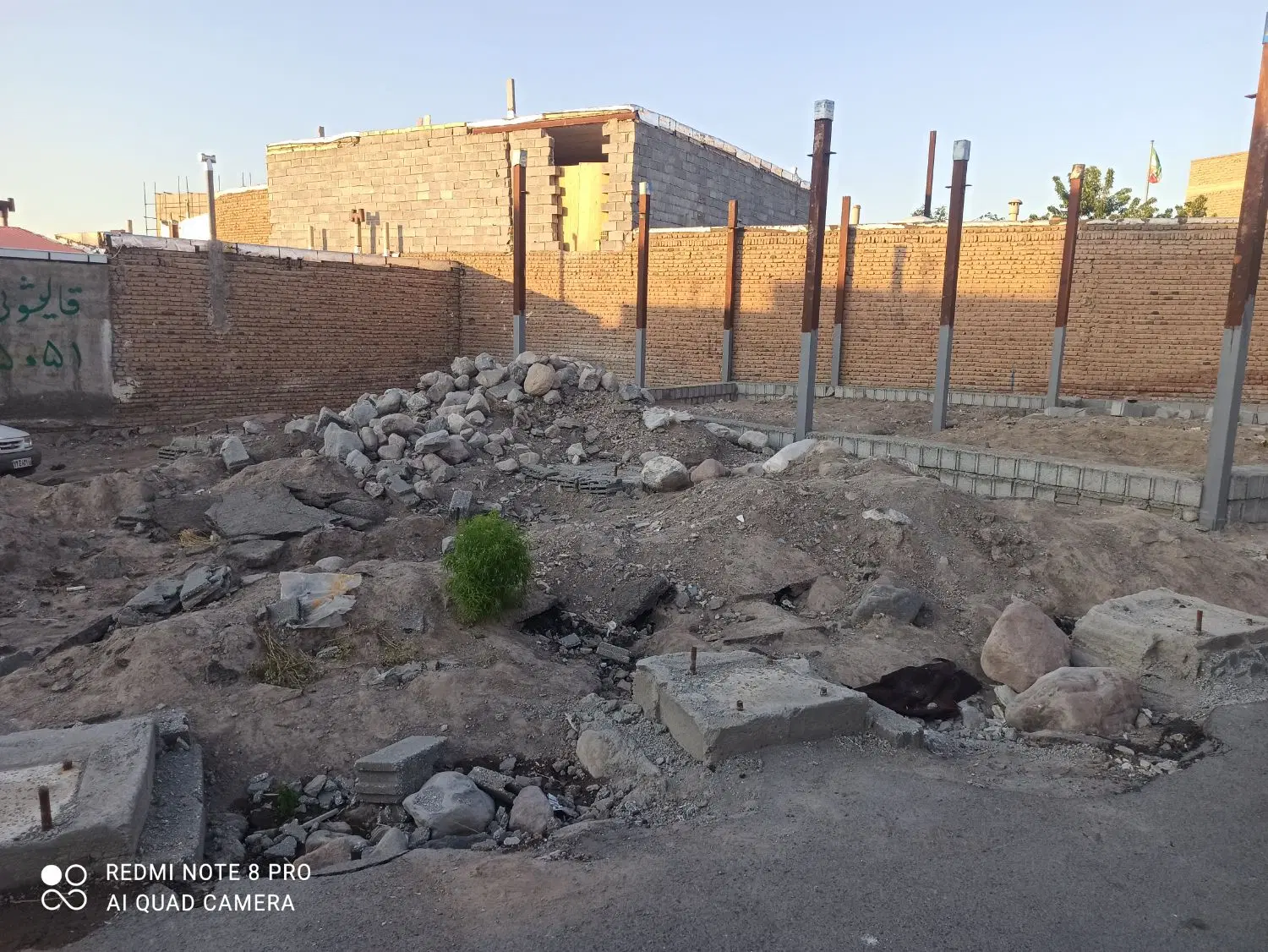 زمین در باسمنج