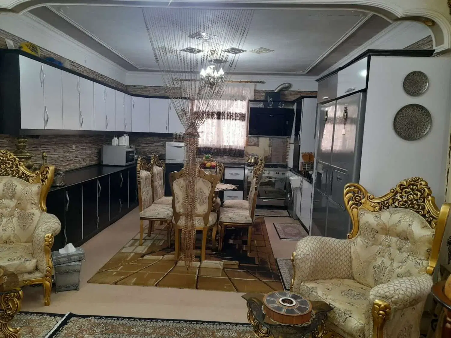 ملک فروشی