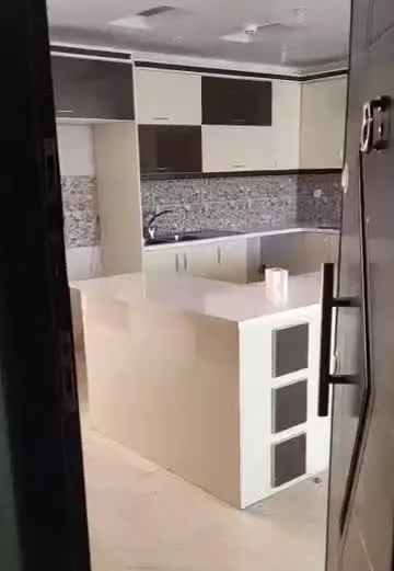 رهن  آپارتمان ۸۰ متری در لشکر