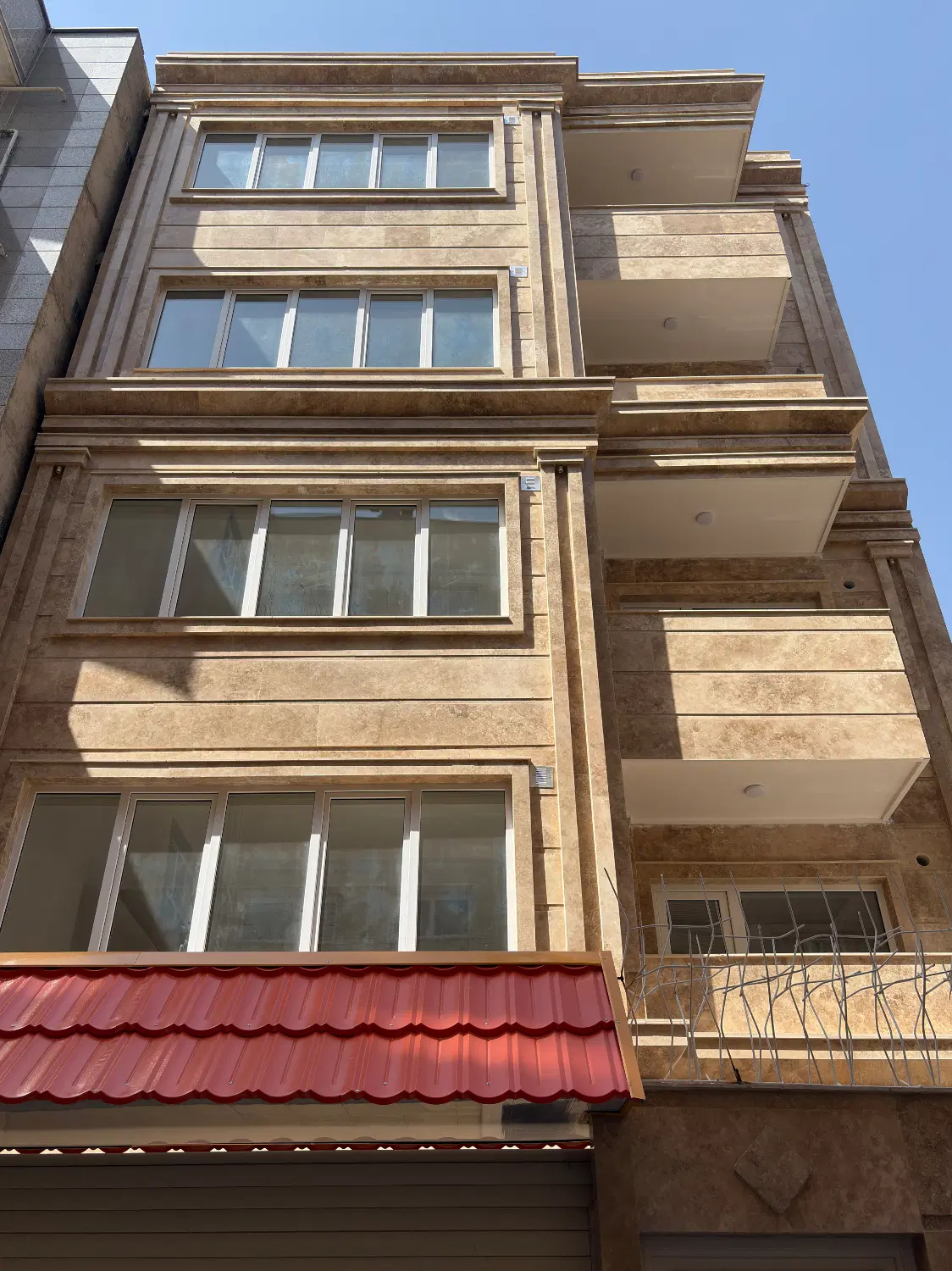 اپارتمان جنوبی در ارک ۱۷ شهریور پاستور