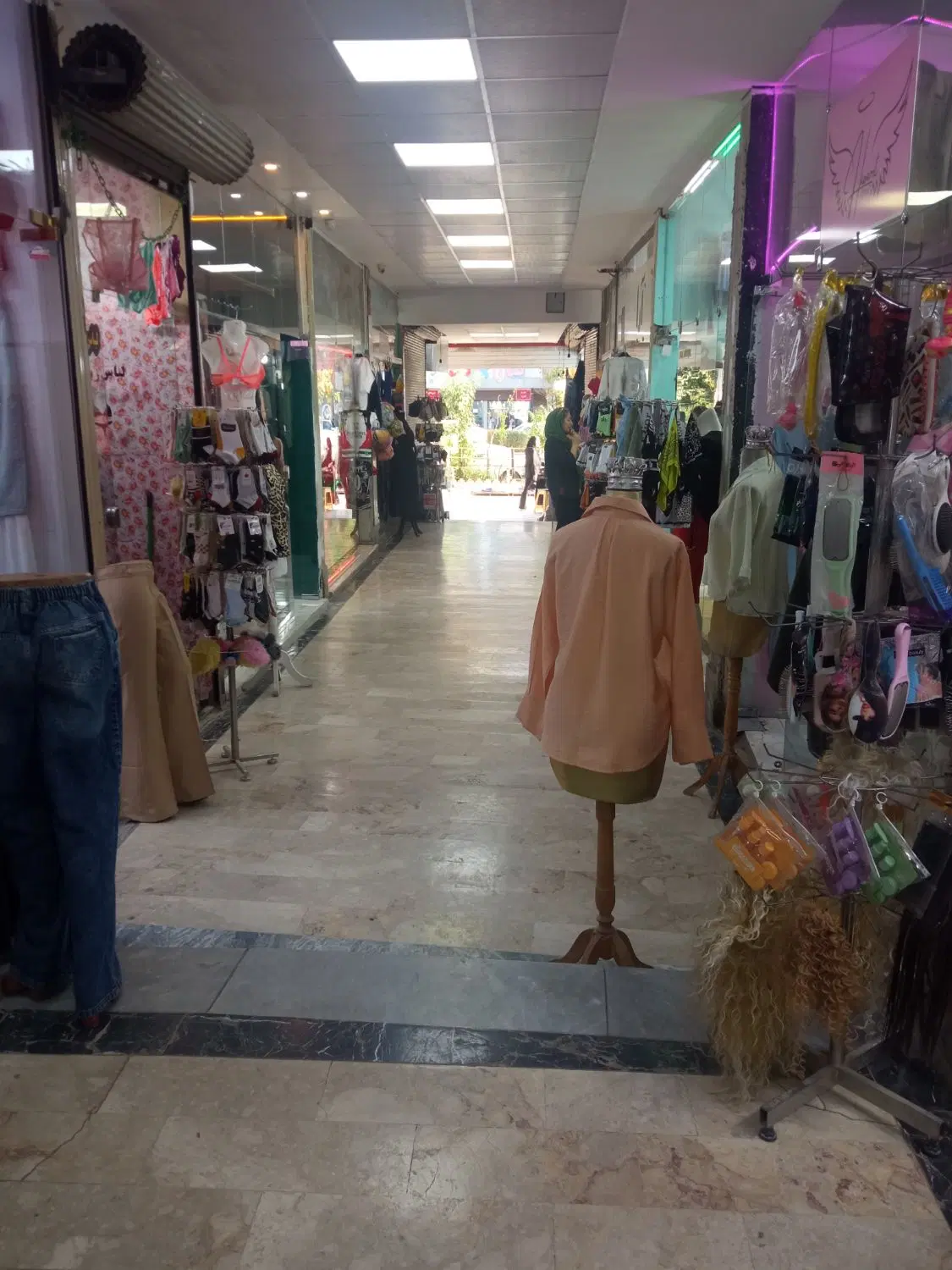 مغازه فروشی 55متر مسکن داخل پاساژ بهار