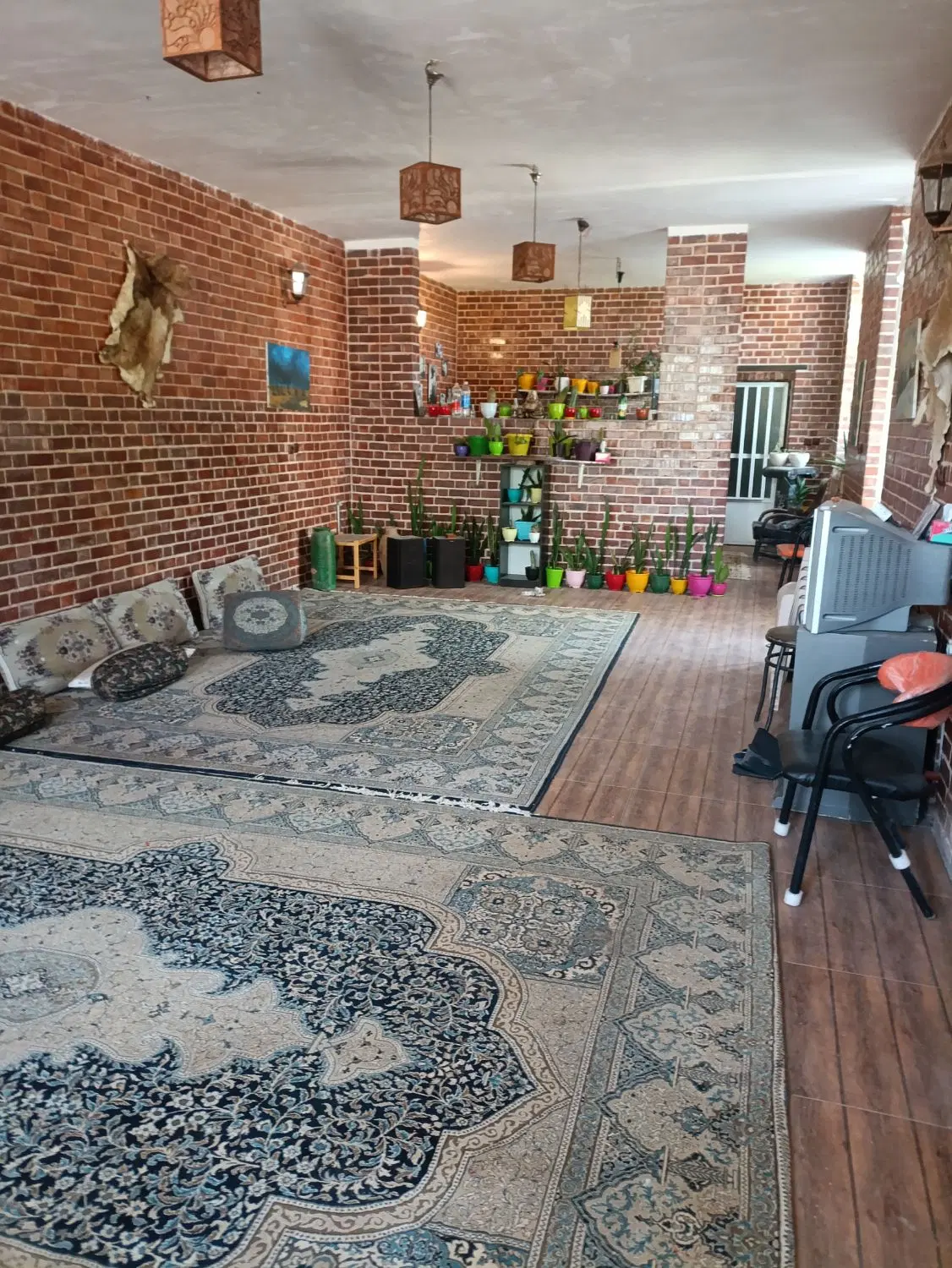 باغ واقع در چترود هوتک
