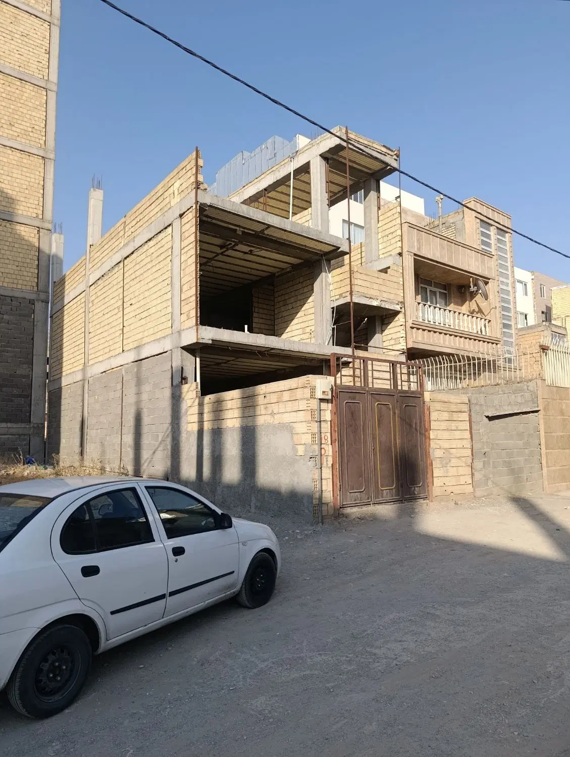 خانه نیمه کاره