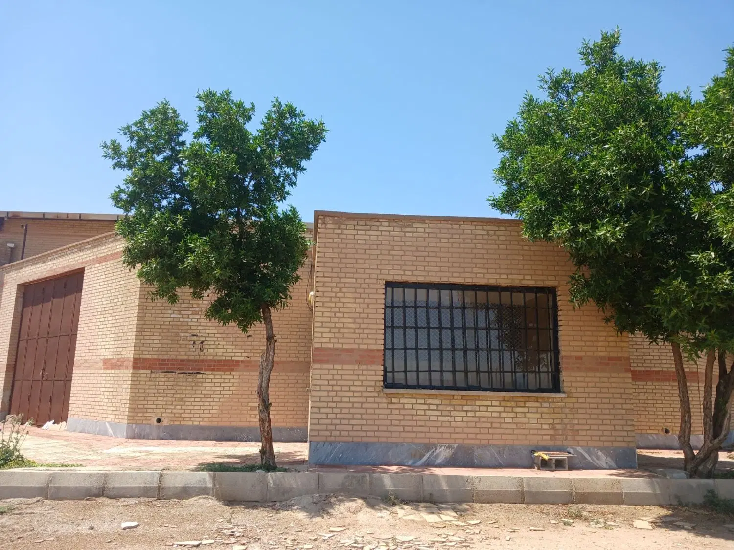 سوله ۳۰۰ متری بر جاده اصلی عین ۲