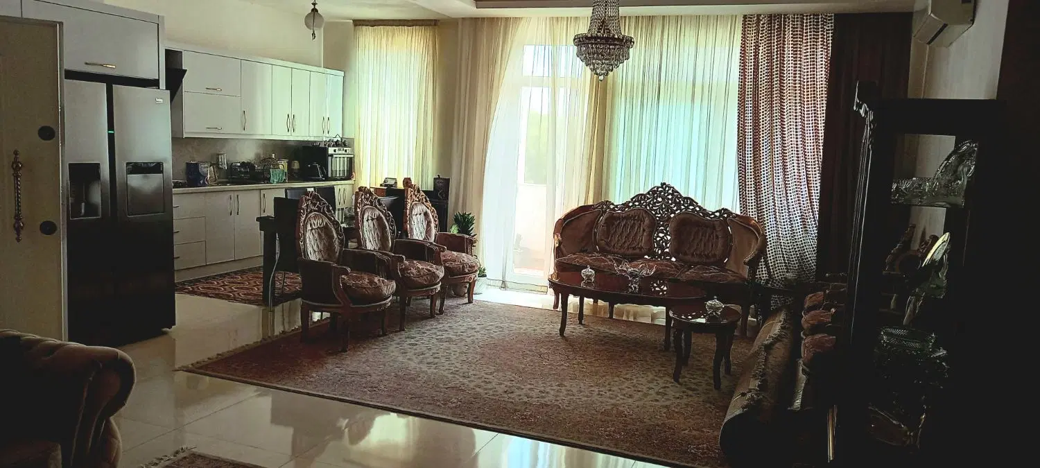 آپارتمان ۱۲۸ متری دو خواب حاشیه بلوار اصلی