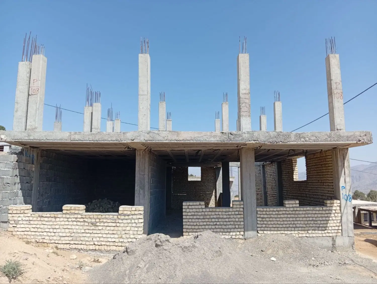 ساختما سقف و ستون ده ریشتری طبقه همکف