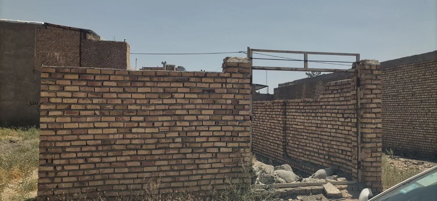 زمین چهاردیواری