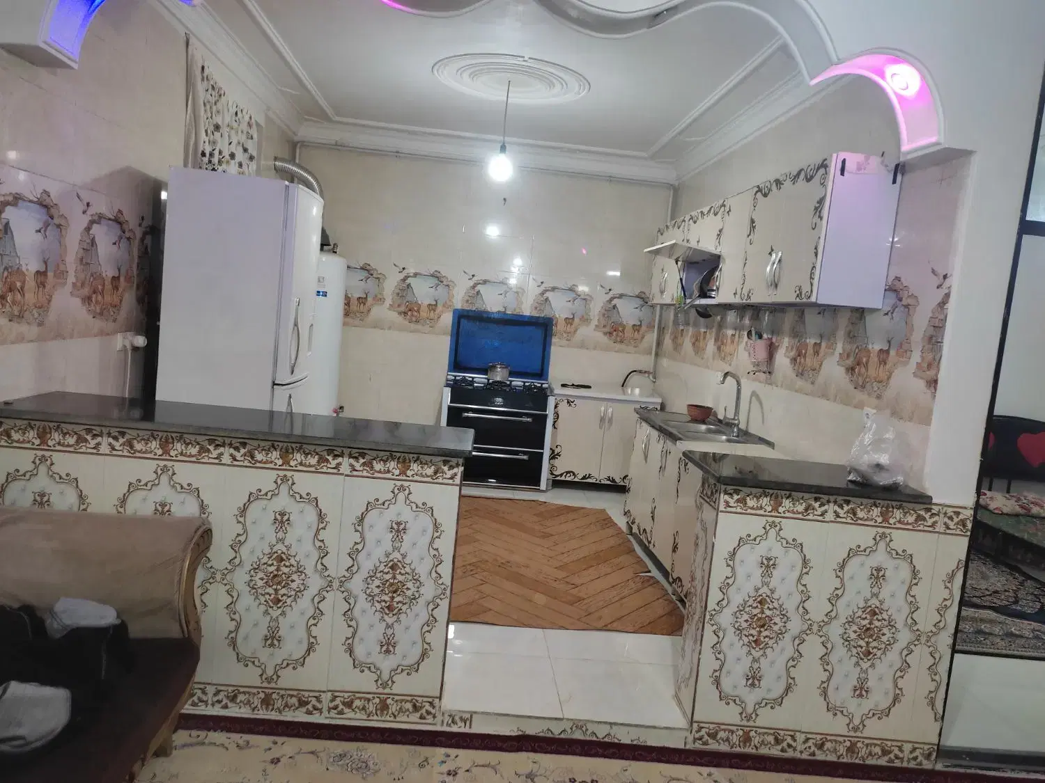 سوییت۱۵۰ متر دوخواب پارکینگ سرپوشیده بلوارطاقبستان