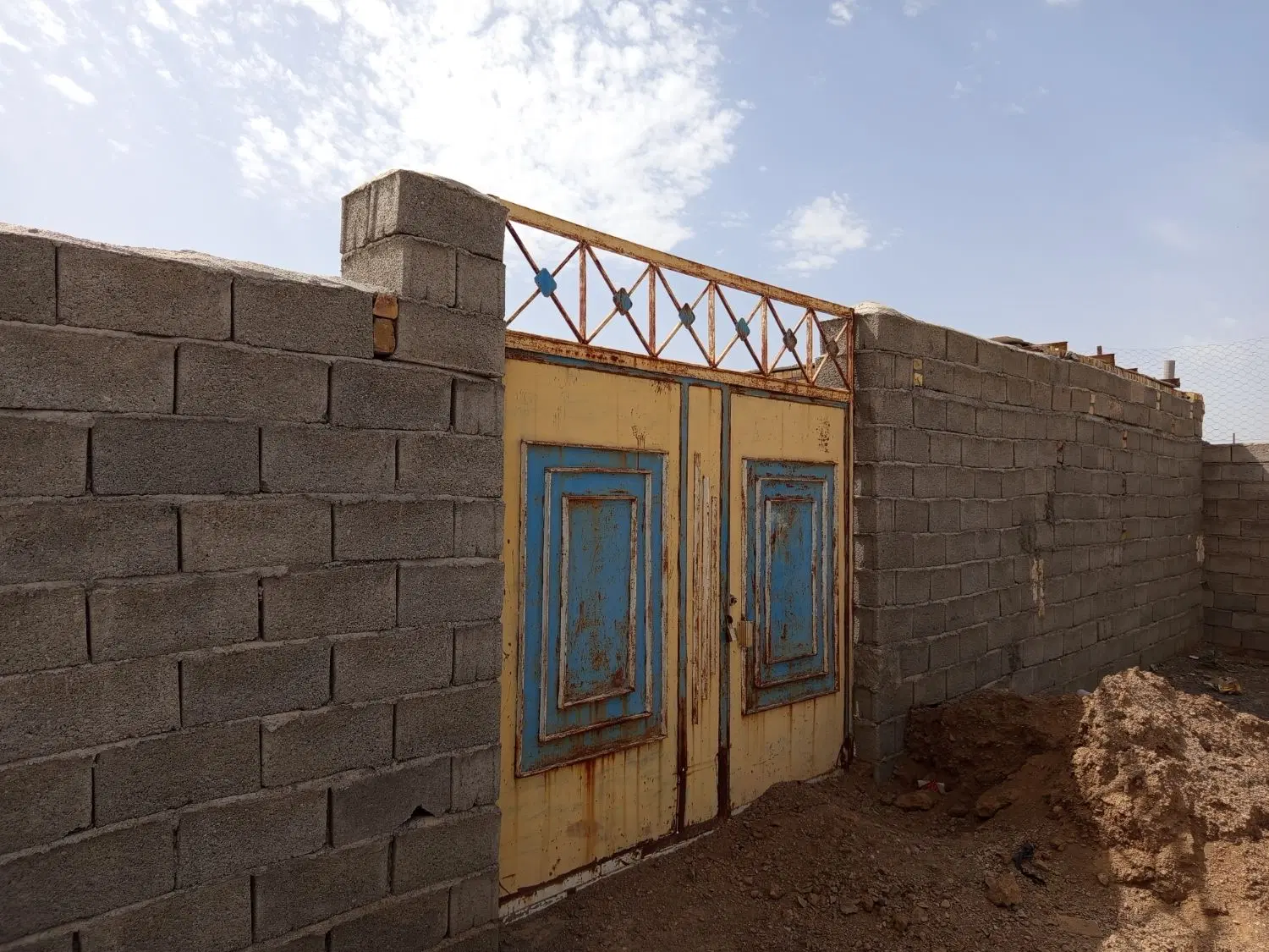 چهار دیواری طویله قنبر اباد