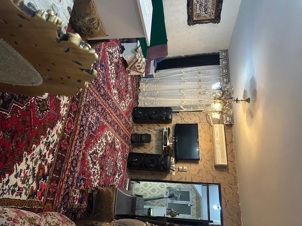 حیاط دو طبقه با دو ورودی مجزا در بلوار منجم