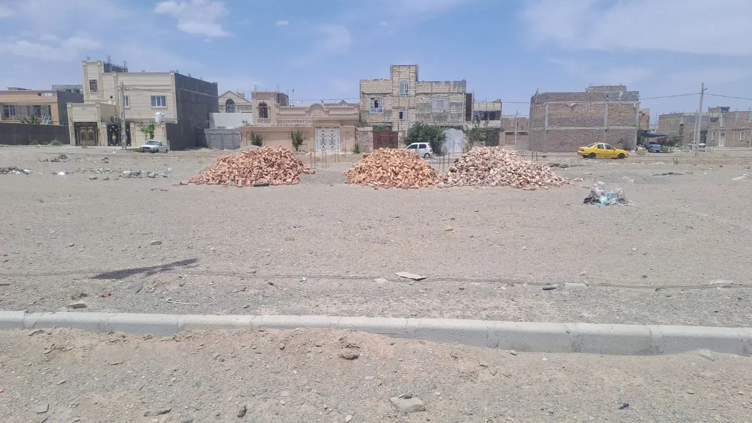 فروش زمین تجاری بر۲۰متری ۲۴۰مترشمالی شهرک جهاد