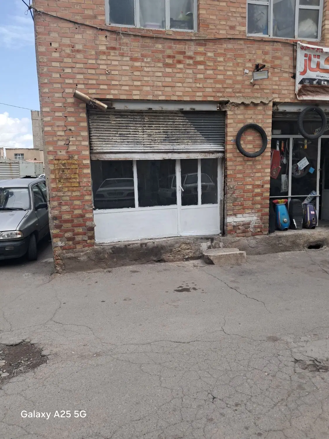 مغازه در بهار