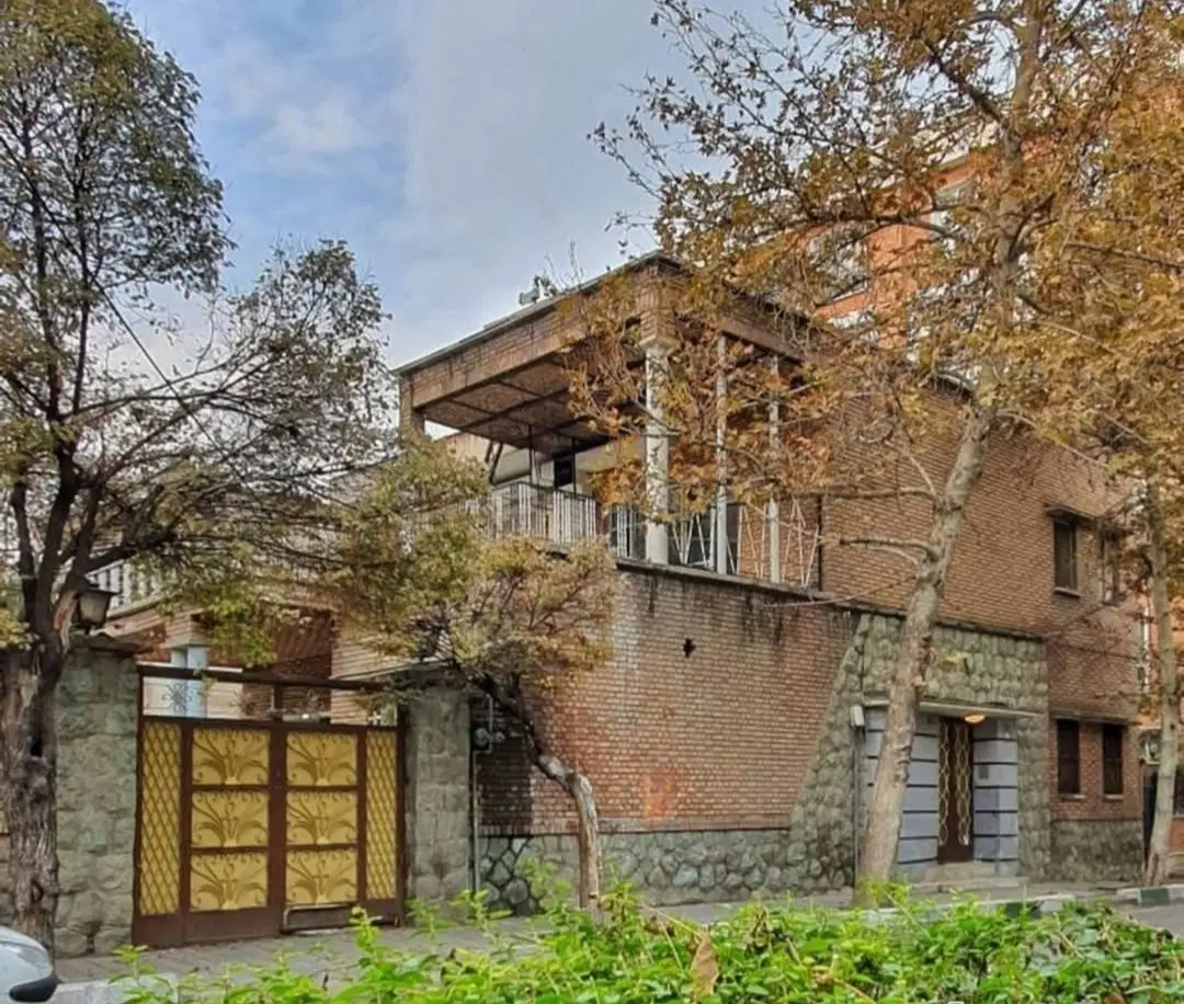 ویلایی سر نبش،، بر بیست متری