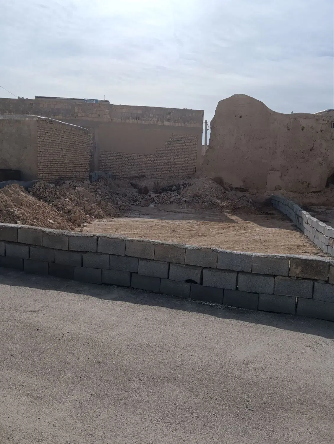زمین مسکونی تک برگ