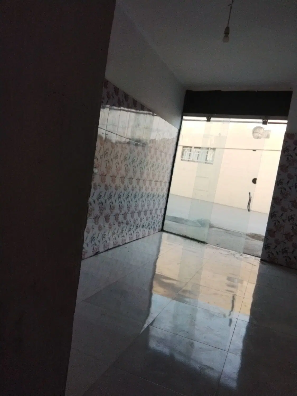 مغازه 20متری شیشه سکوریت سرویس بهداشتی