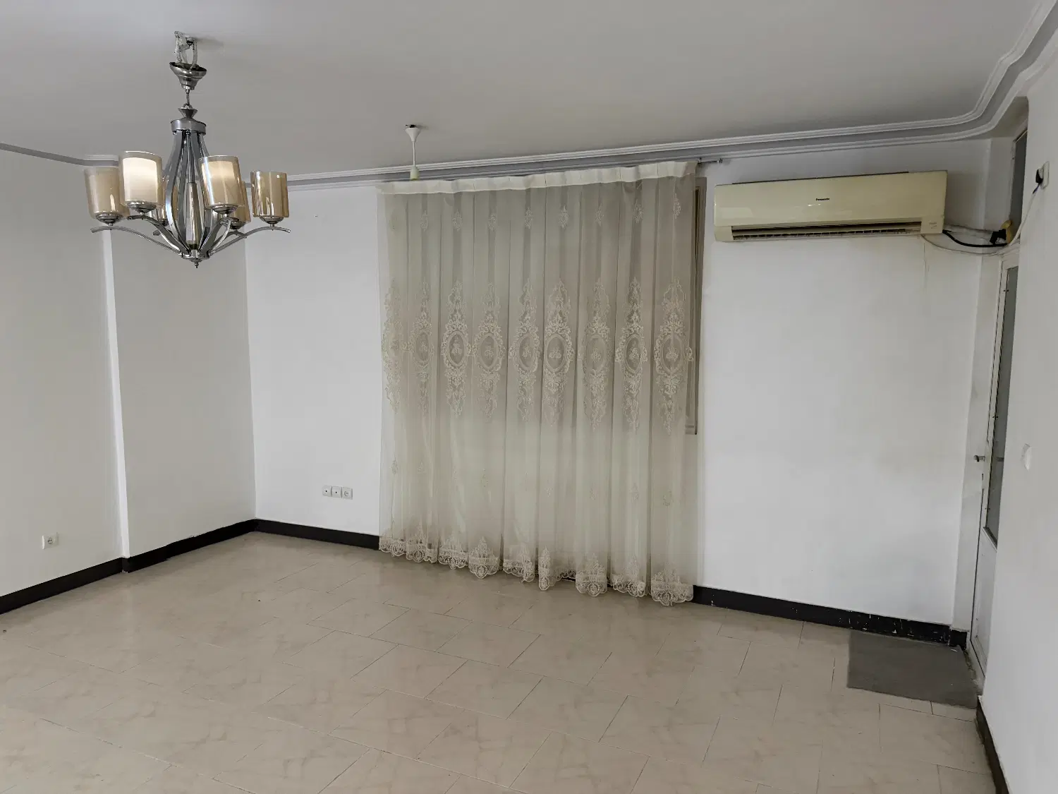 آپارتمان ۸۵ متری خیابان دانشگاه