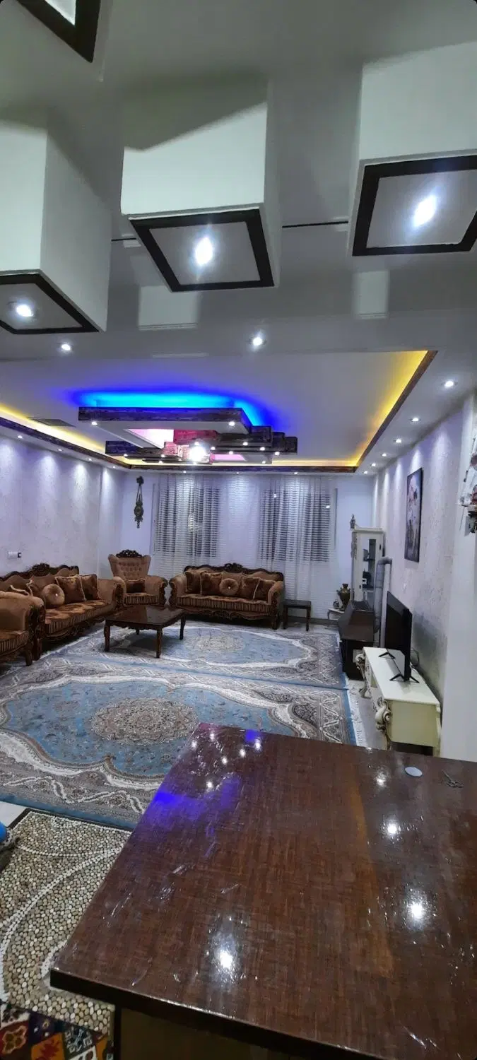 خانه ویلایی دو طبقه با مغازه