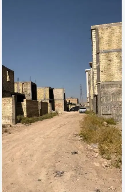 زمین 180متری کرونی