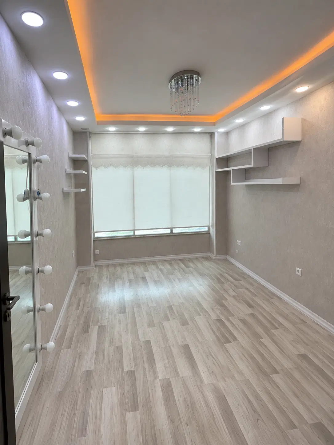 واحد تجاری بر اصلی خیابان