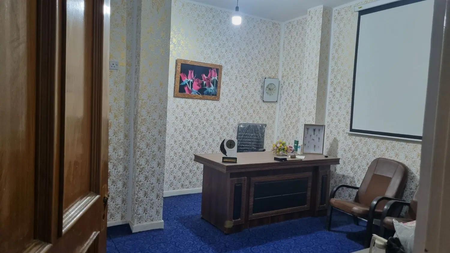دفتر کاری در نادری