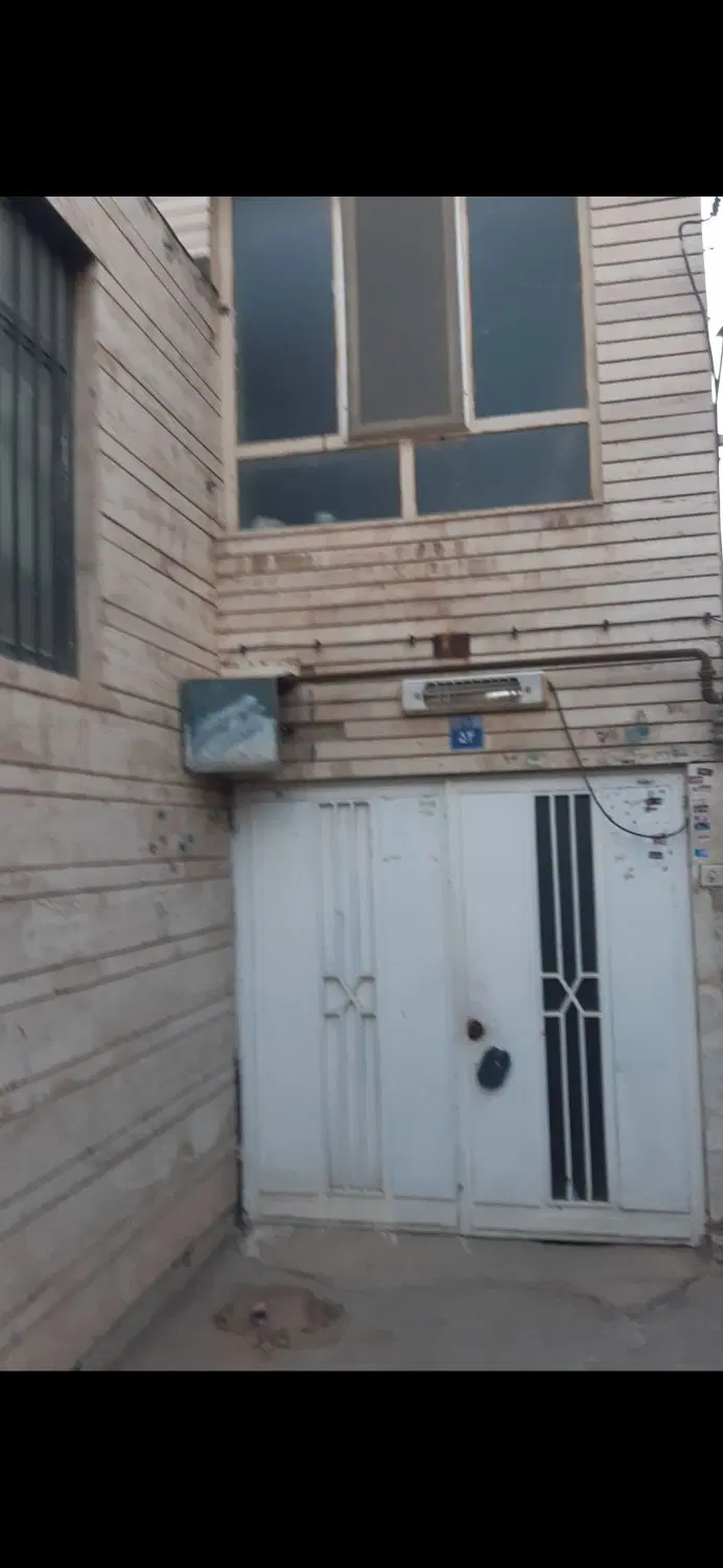 ویلایی۱۵۰متر قدیمی قابل سکونت