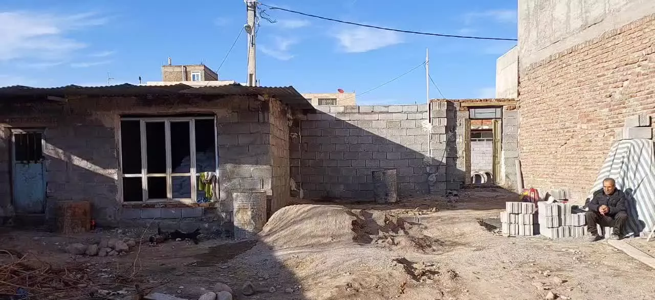 زمین مسکونی دارای یک اتاقک در اسفهلان.