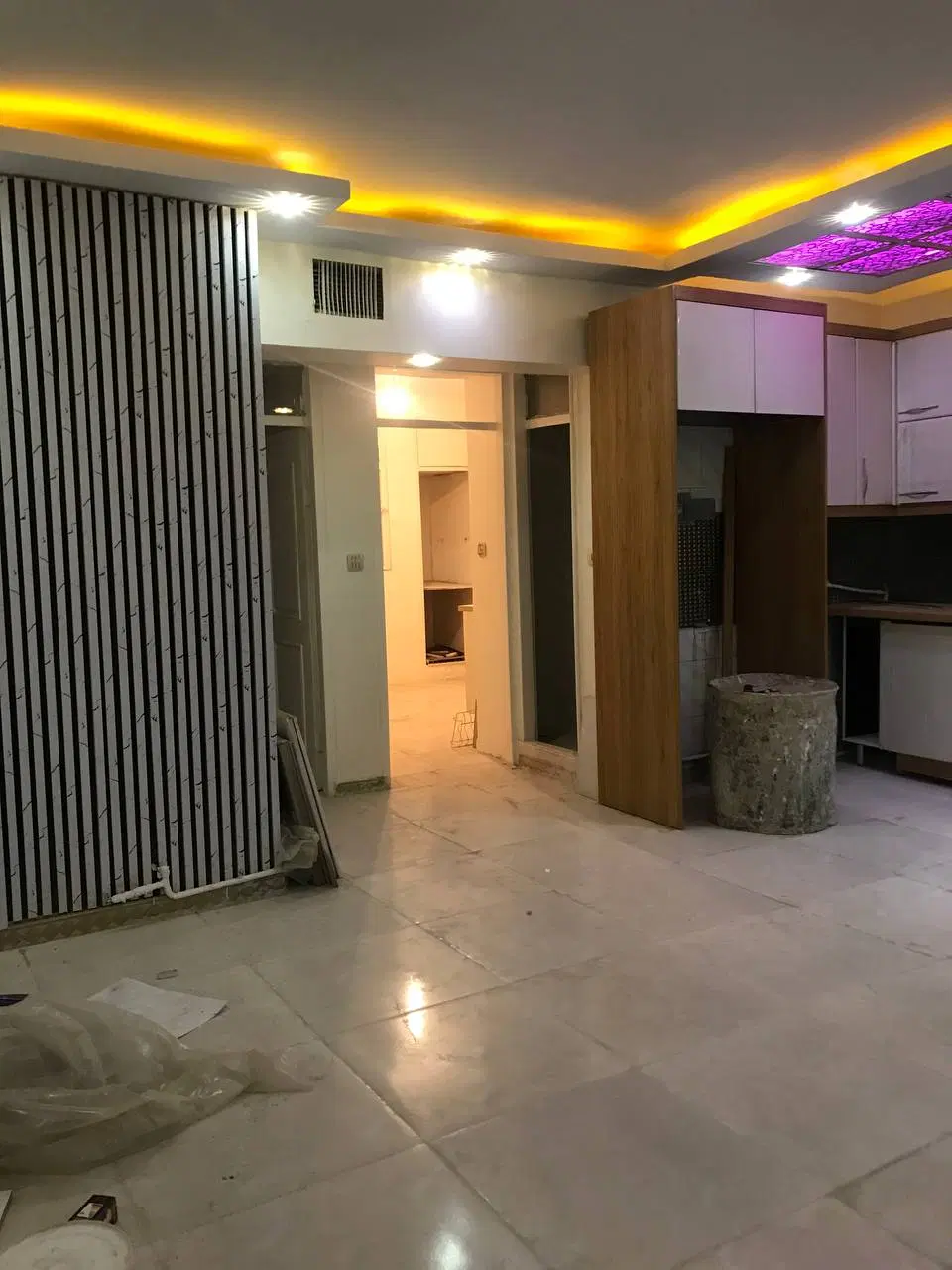 ۷۵ متر_دوخواب_کابینت هایگلاس_کف سرامیک_سقف کاذب