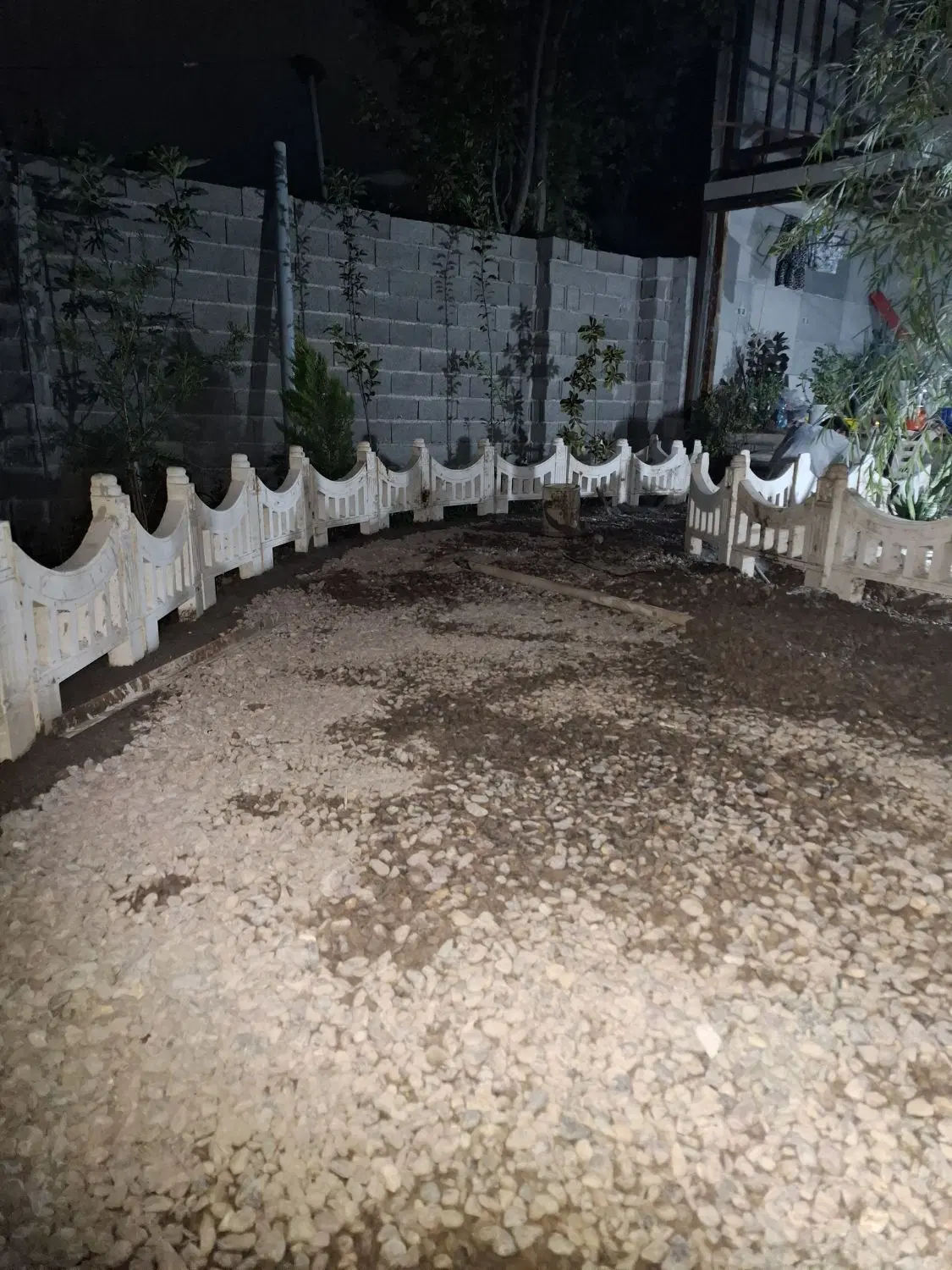 اجاره حیاط ۱۰۰متری به همراه بنای نیمه آماده
