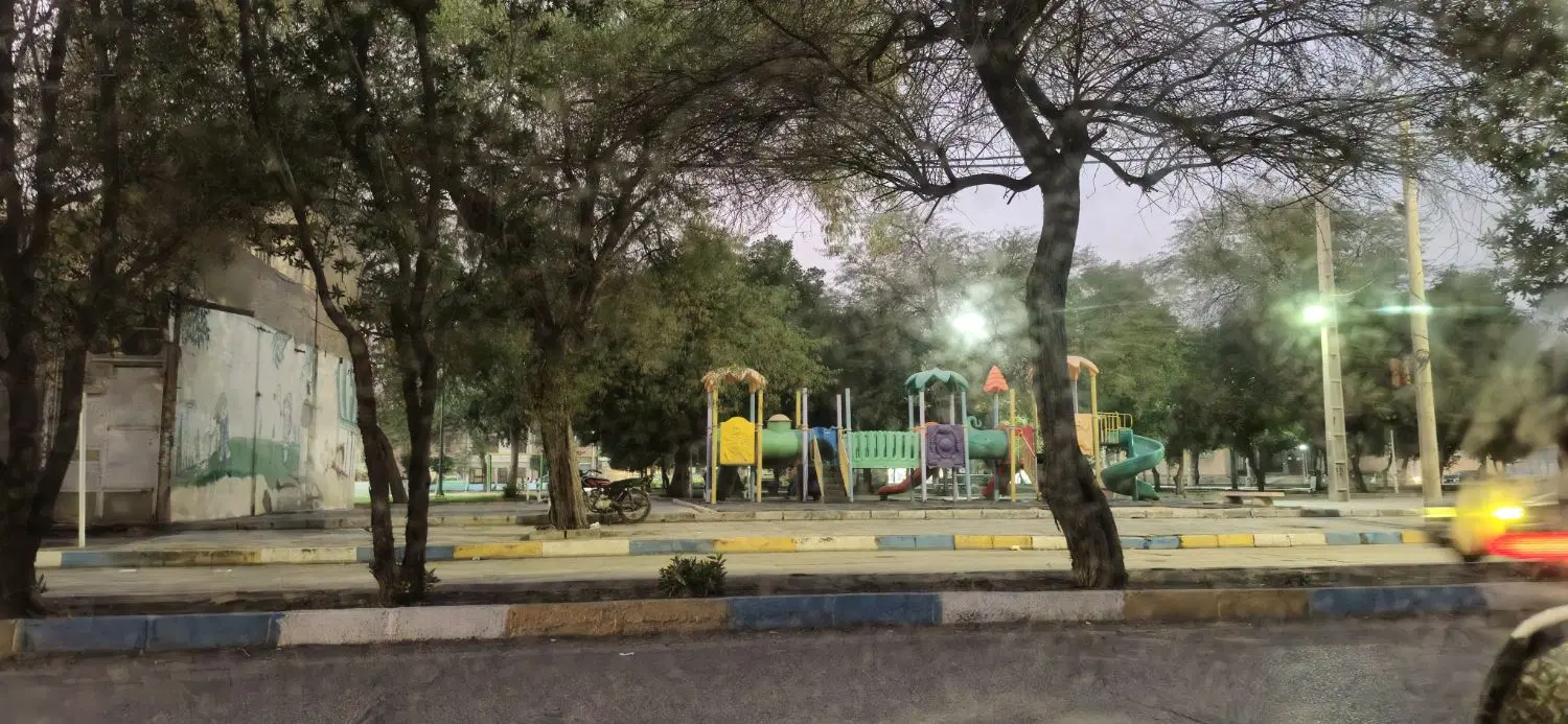 ملک تجاری و مسکونی