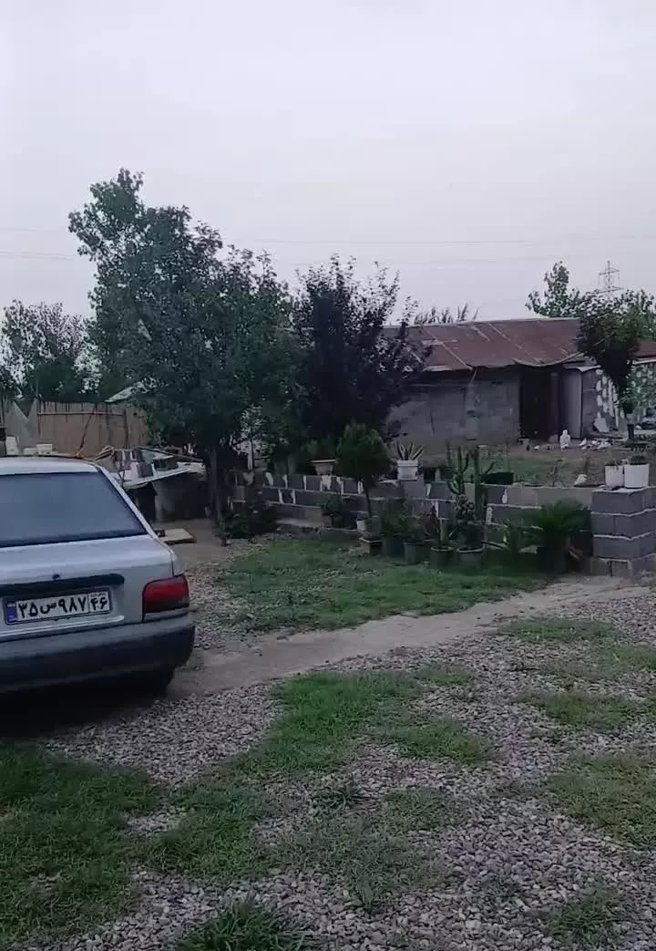 ۵۶۰ متر زمین