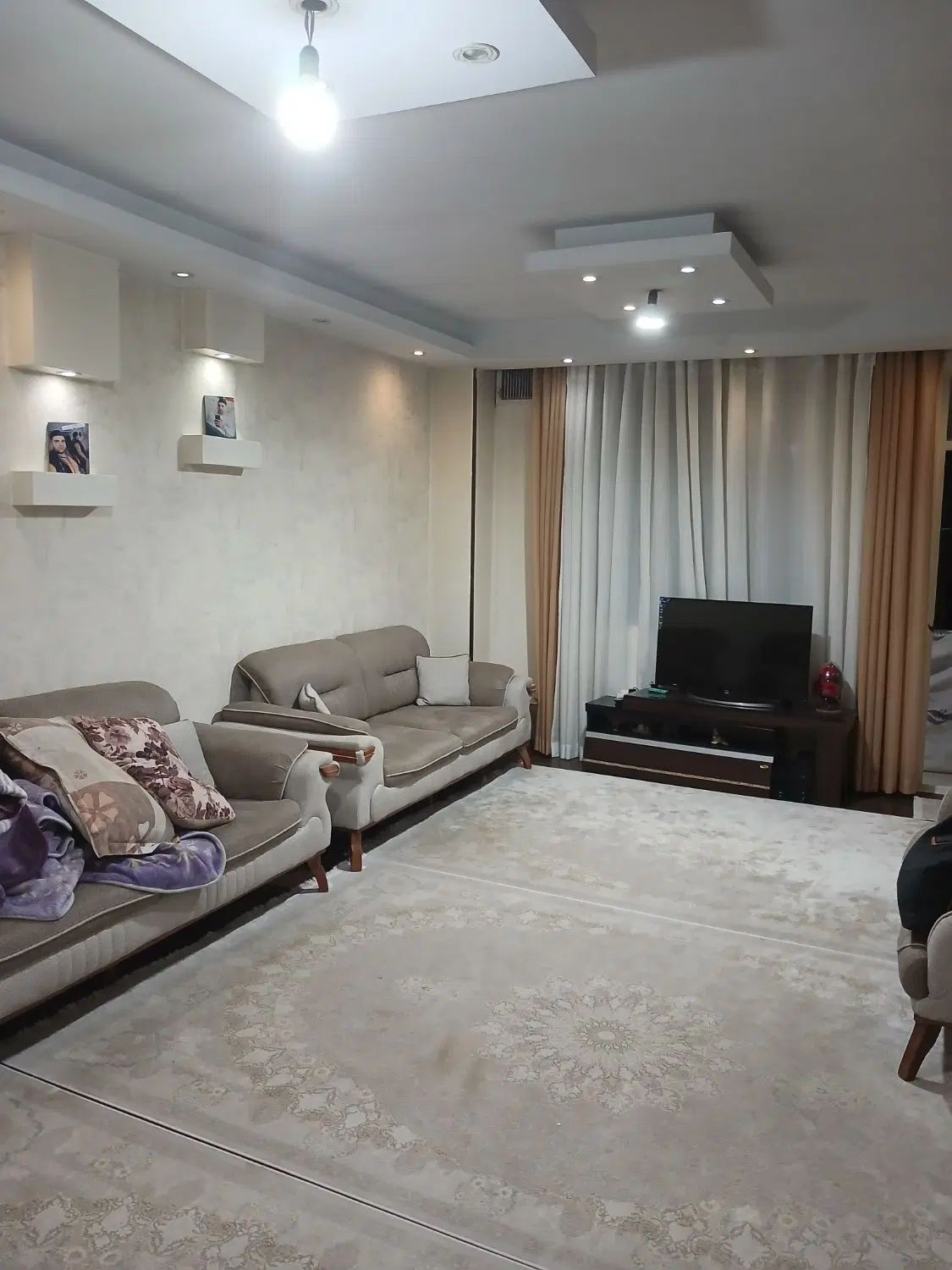 آپارتمان ۹۰ متری خوش نقشه پارکینگ اسانسور...سران