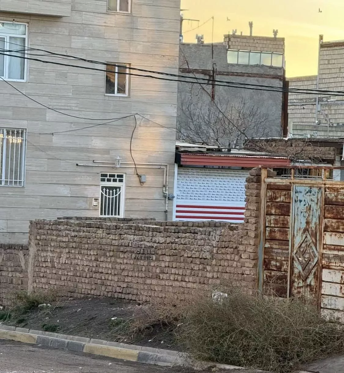 زمین تجاری ۲۰۰ متری