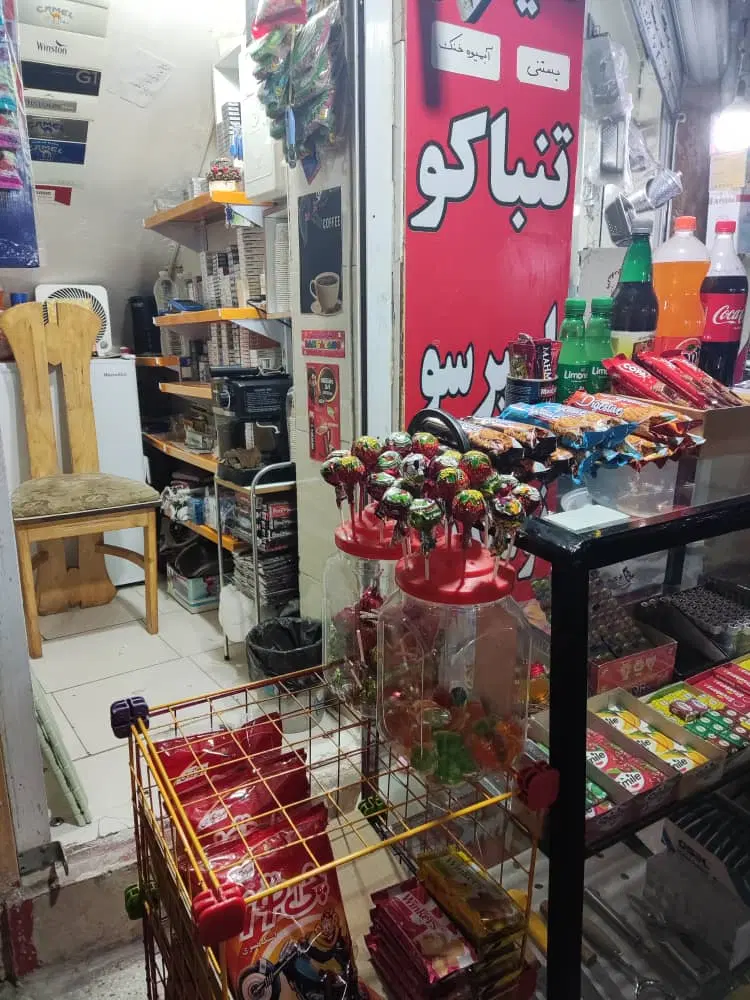 3متر زیر پله نزدیک نانوایی و مدرسه پاخور عالی